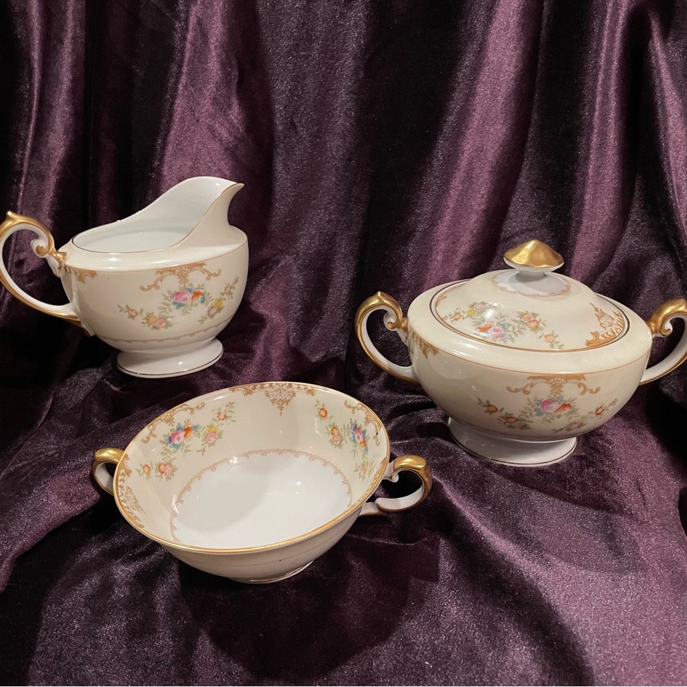 RARE FIND Vintage Meito Hand painted 4-piece floral Sugar, Creamer and bowl set